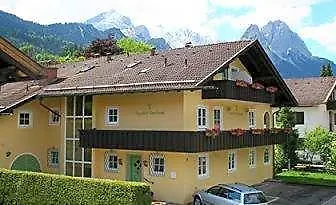 Alpenhof Garnihotel&Ferienwohnungen-1